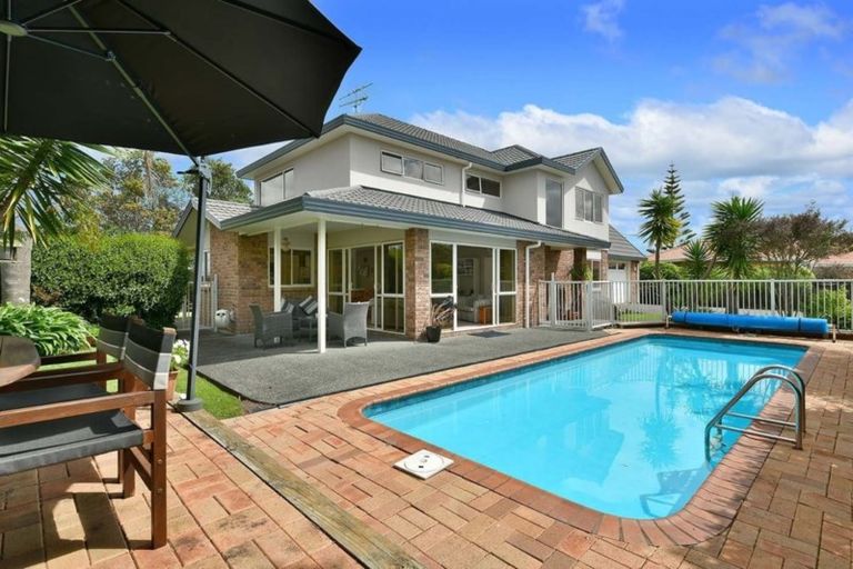 Photo of property in 168 Lakeside Drive, Orewa, 0931