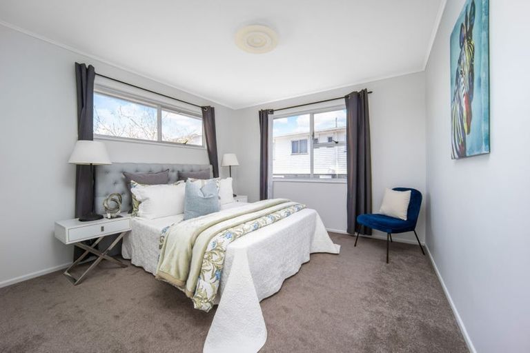 Photo of property in 90 Lantana Road, Green Bay, Auckland, 0604