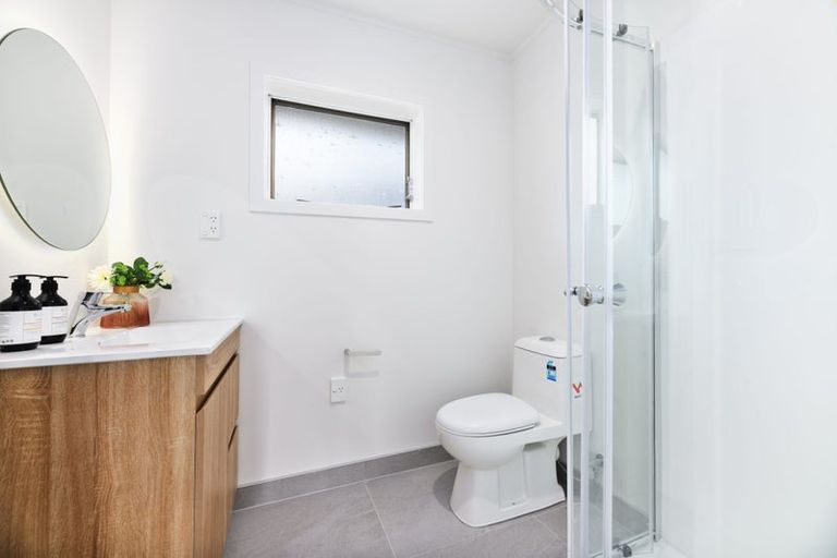 Photo of property in 1/1 Flagstaff Place, Massey, Auckland, 0614