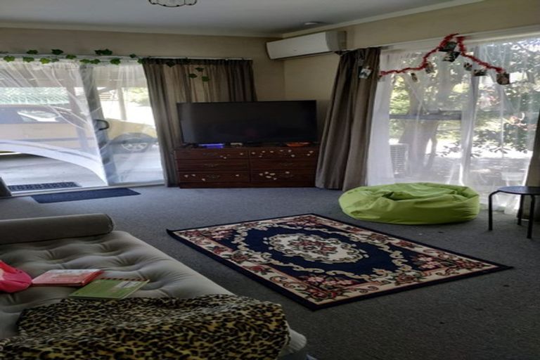 Photo of property in 1/83 Mcleod Road, Te Atatu South, Auckland, 0610