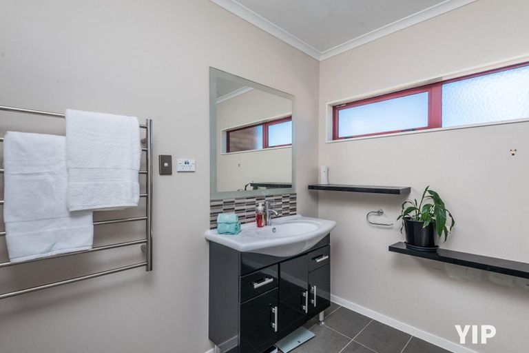 Photo of property in 1 Comber Place, Johnsonville, Wellington, 6037