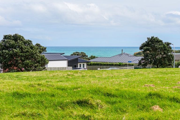 Photo of property in 2 Ambergris Place, Baylys Beach, 0377