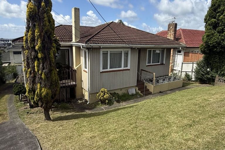 Photo of property in 2 Currey Crescent, Milford, Auckland, 0620