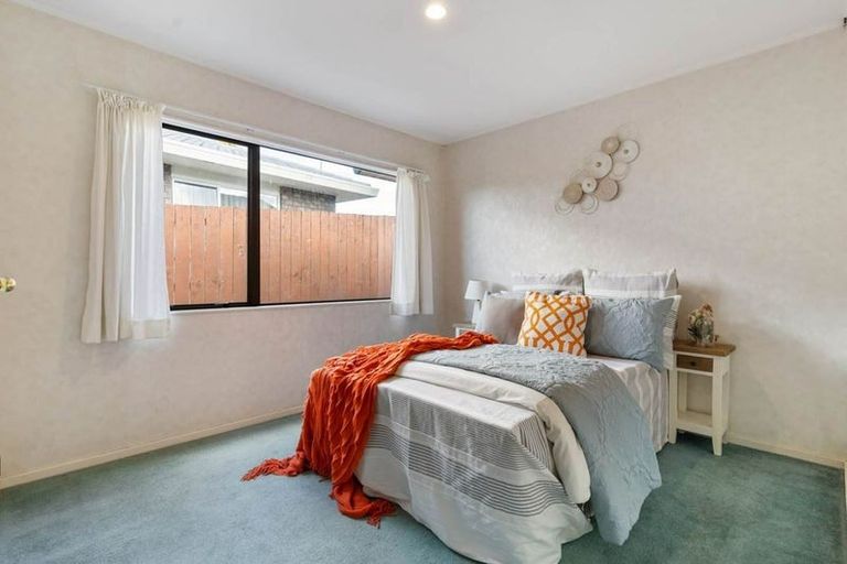 Photo of property in 240 Botany Road, Golflands, Auckland, 2013