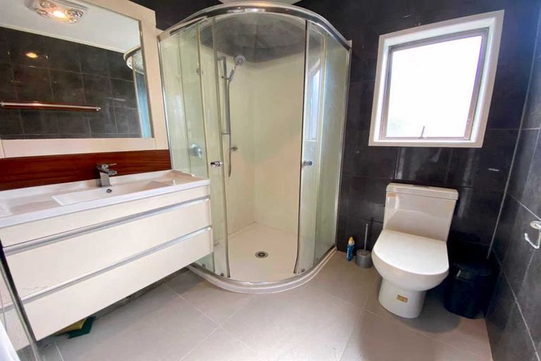 Photo of property in 54 Potter Avenue, Northcote, Auckland, 0627