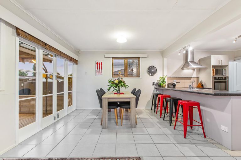 Photo of property in 29 Hill Crescent, New Lynn, Auckland, 0600