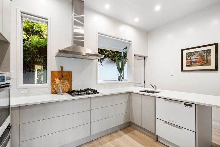 Photo of property in 1 Lucy Road, Bluff Hill, Napier, 4110