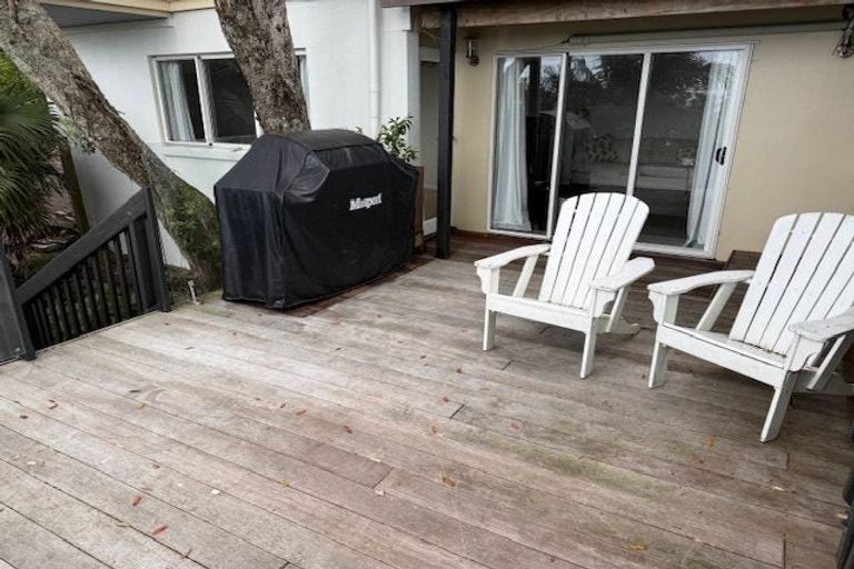 Photo of property in 266 Whangaparaoa Road, Red Beach, 0932