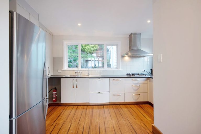 Photo of property in 141 Breaker Bay Road, Breaker Bay, Wellington, 6022