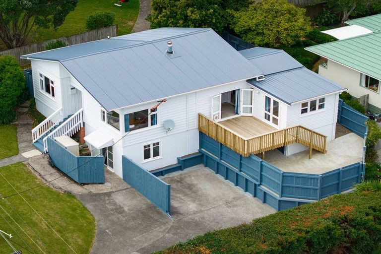Photo of property in 11 Craigbank Avenue, New Lynn, Auckland, 0600