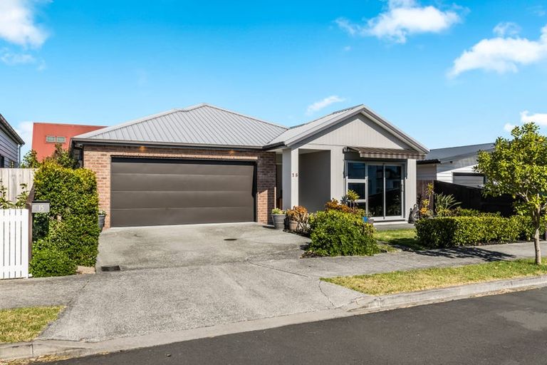 Photo of property in 15 Makete Crescent, Hobsonville, Auckland, 0618