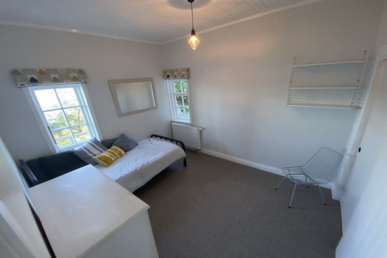 Photo of property in 425 Karaka Bay Road, Karaka Bays, Wellington, 6022