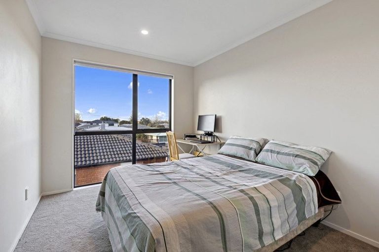 Photo of property in 10e Roberts Road, Te Atatu South, Auckland, 0610