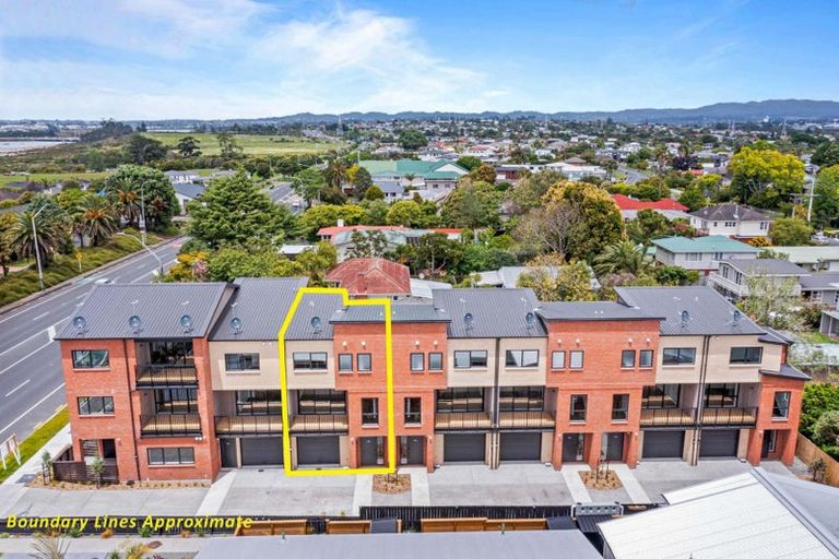 Photo of property in 500b Te Atatu Road, Te Atatu Peninsula, Auckland, 0610