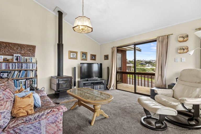 Photo of property in 31 Bellbird Rise, Murrays Bay, Auckland, 0630