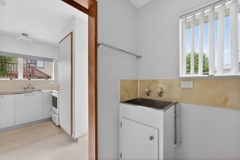 Photo of property in 41 Edgewater Parade, Waiuku, 2123