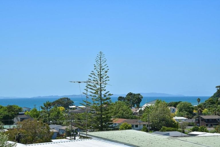 Photo of property in 23b Holiday Road, Stanmore Bay, Whangaparaoa, 0932