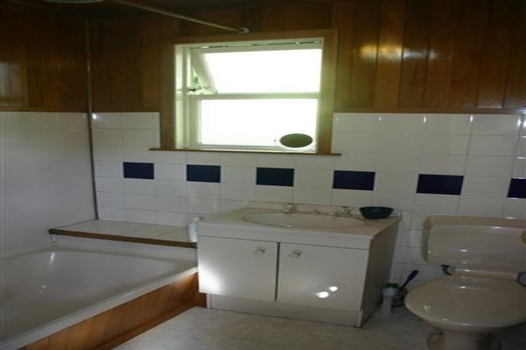 Photo of property in 16 Victory Avenue, Karori, Wellington, 6012