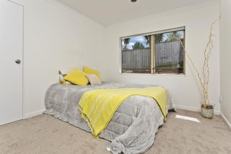Photo of property in 55 Helleur Road, Massey, Auckland, 0614