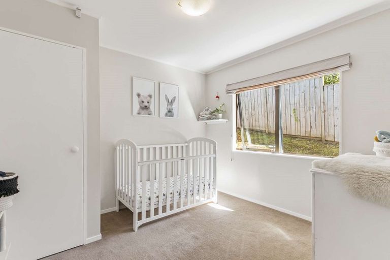 Photo of property in 6 Nielsen Place, Massey, Auckland, 0614