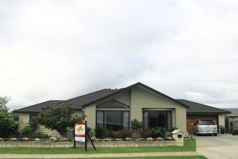 Photo of property in 7 Holcombe Drive, Paraparaumu, 5032