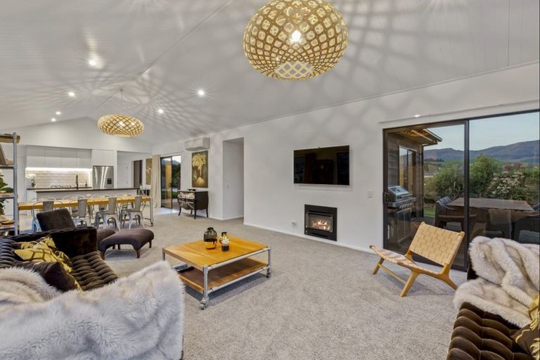 Photo of property in 44 Judge And Jury Drive, Lake Hayes, Queenstown, 9304
