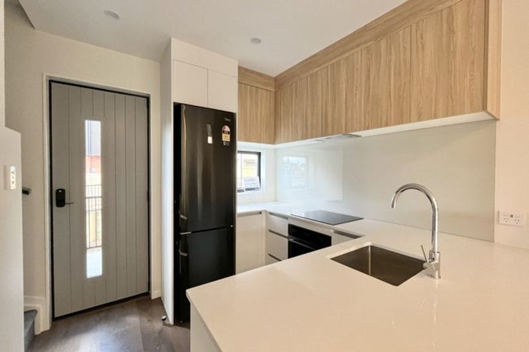 Photo of property in 3/25 Jabuka Street, Glen Eden, 0602