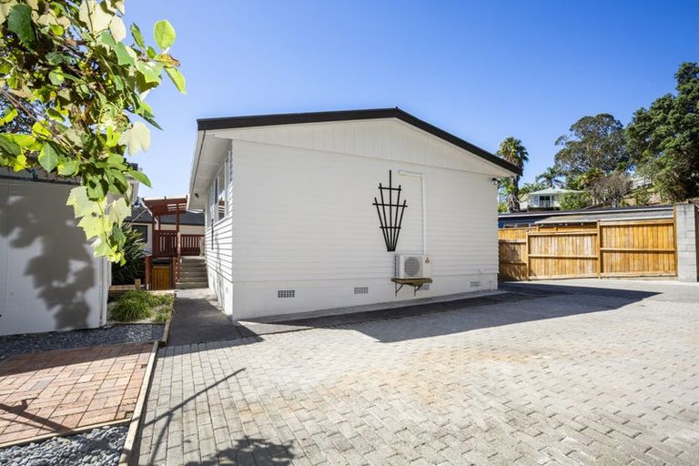 Photo of property in 43 Valley View Road, Glenfield, Auckland, 0629