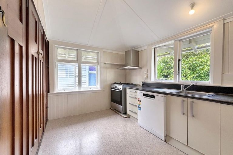 Photo of property in 17 Hankey Street, Mount Cook, Wellington, 6011