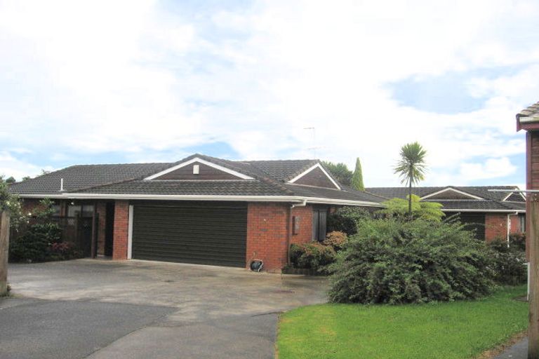 Photo of property in 1/85 Aviemore Drive, Highland Park, Auckland, 2010