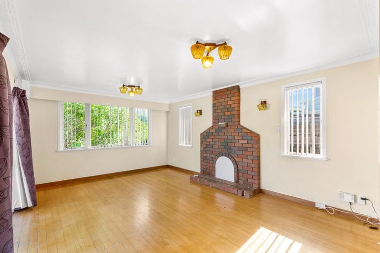 Photo of property in 20 Stokes Avenue, Te Atatu Peninsula, Auckland, 0610