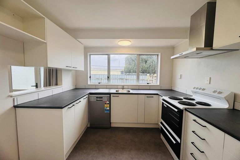 Photo of property in 18 Amberley Avenue, Westbrook, Palmerston North, 4412