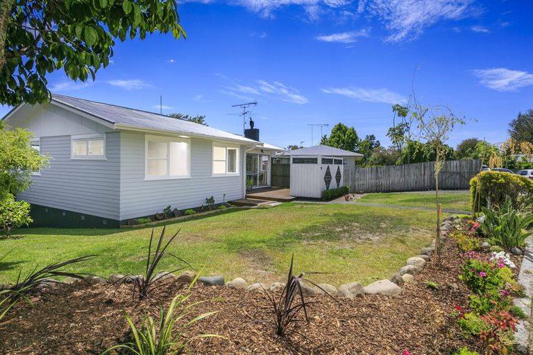 Photo of property in 18 Hatherlow Street, Glenfield, Auckland, 0629