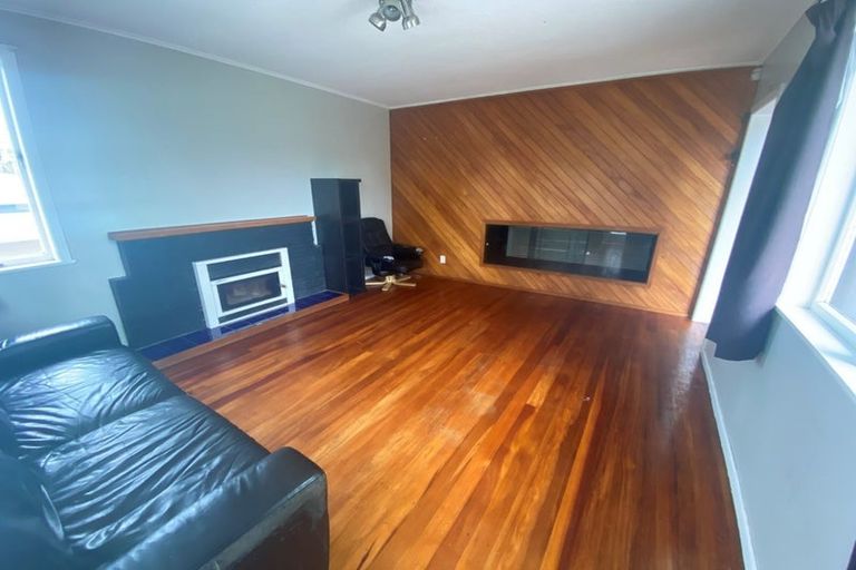 Photo of property in 31 Fairclough Road, Beach Haven, Auckland, 0626