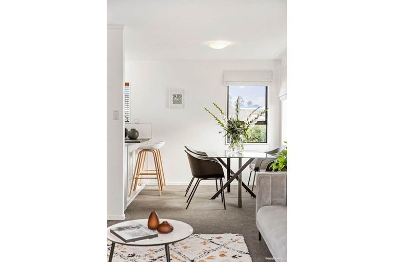 Photo of property in 15 Margan Avenue, New Lynn, Auckland, 0600