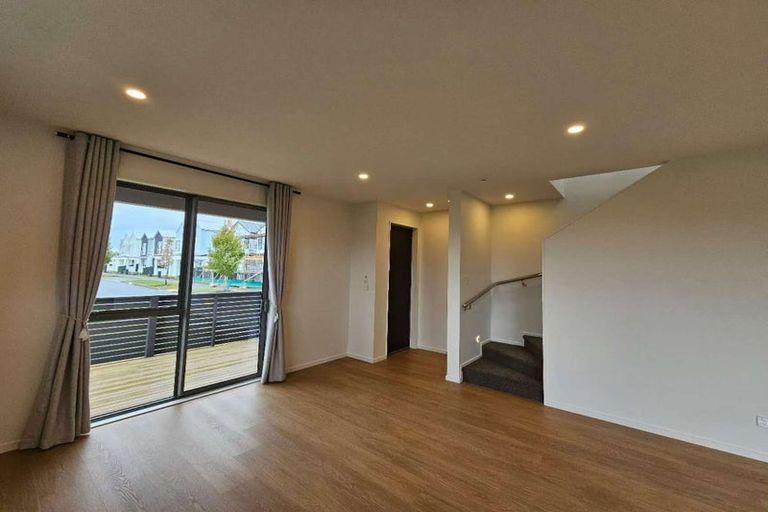 Photo of property in 3 Yellow Pear Lane, Karaka, 2578