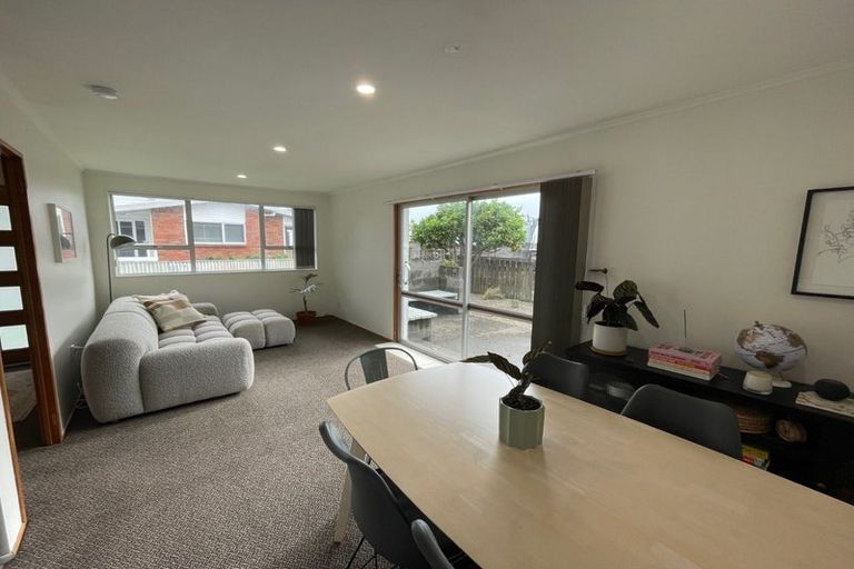 Photo of property in 4/50 Paynters Avenue, Strandon, New Plymouth, 4312