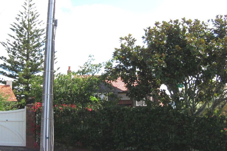Photo of property in 91 Stanley Point Road, Stanley Point, Auckland, 0624