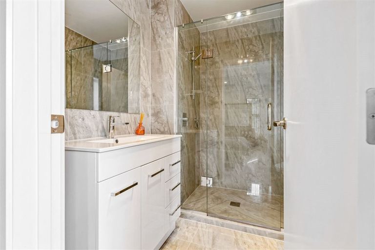 Photo of property in 206c Henderson Valley Road, Henderson, Auckland, 0612