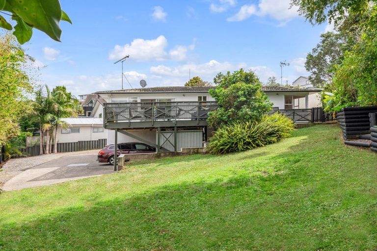 Photo of property in 2/3 Pohutukawa Avenue, Shelly Park, Auckland, 2014