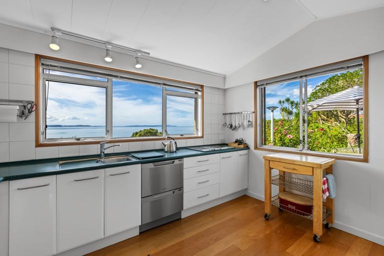 Photo of property in 30 Upper Chelverton Drive, Red Beach, 0932