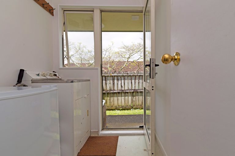 Photo of property in 15 Cretian Crescent, Henderson, Auckland, 0612