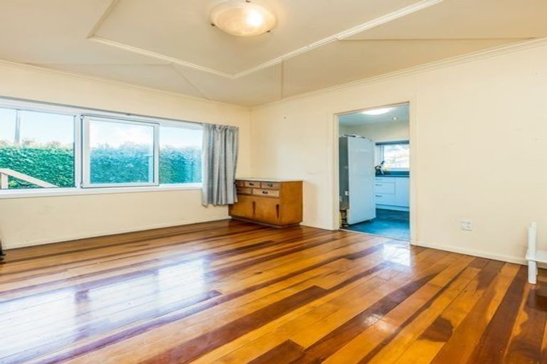 Photo of property in 2 Orakau Road, Mangere East, Auckland, 2024