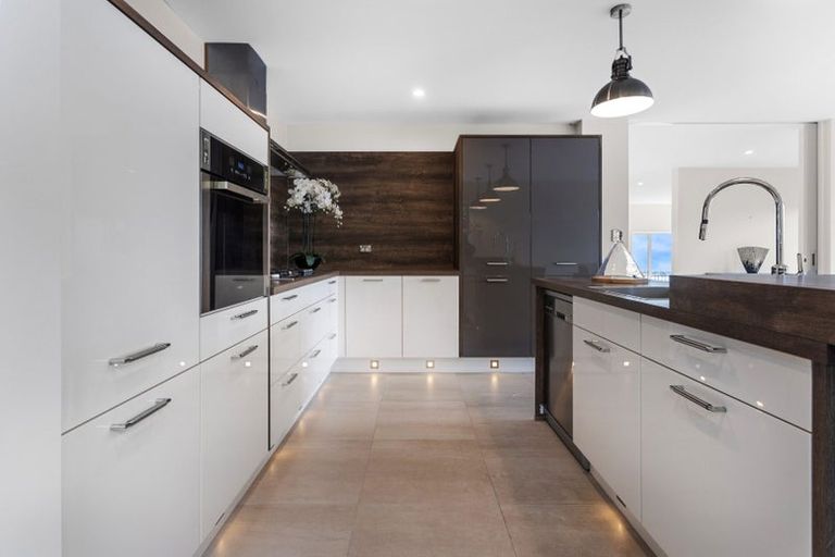 Photo of property in 22 Drayton Drive, Mount Pleasant, Christchurch, 8081