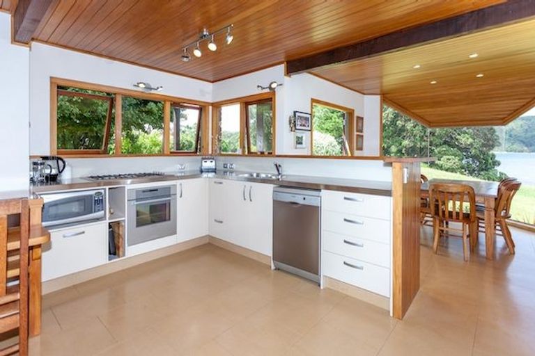 Photo of property in 203 Moana Anu Anu Avenue, Whangamata, 3620