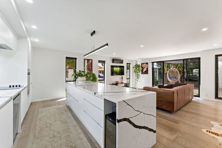 Photo of property in 2 Tollana Road, Te Atatu Peninsula, Auckland, 0610