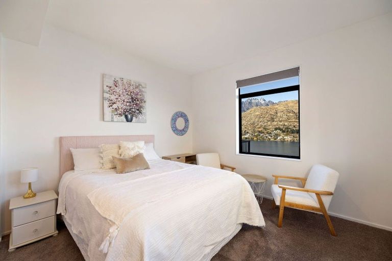 Photo of property in 22 Golden Terrace, Queenstown, 9300