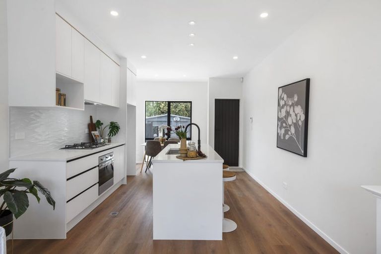 Photo of property in 21c Pipitea Place, Massey, Auckland, 0614
