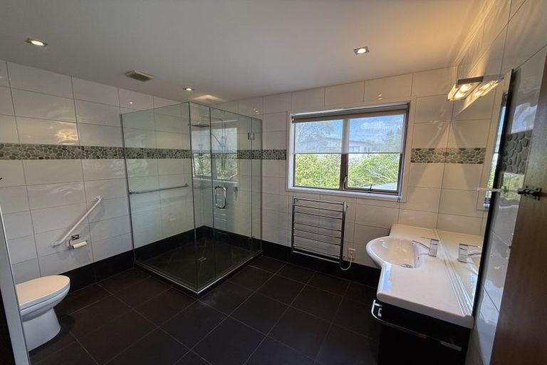 Photo of property in 2/17 Glenvar Road, Torbay, Auckland, 0630