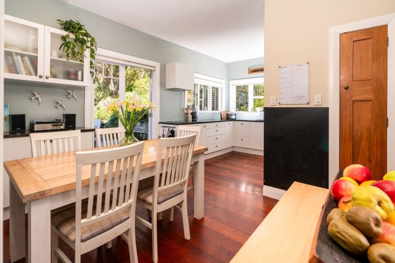 Photo of property in 113 Creswick Terrace, Northland, Wellington, 6012